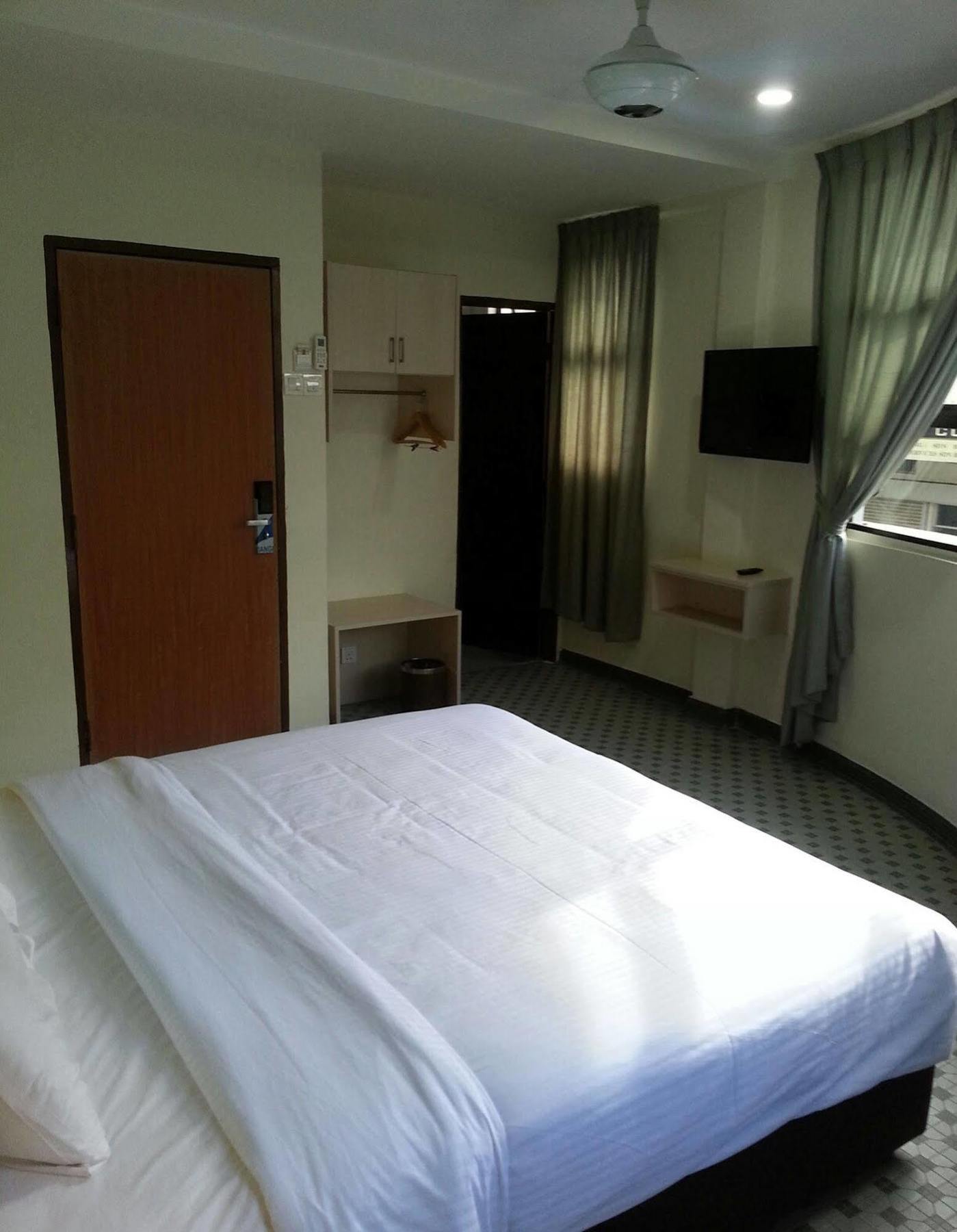Merlin Hotel Penang George Town Exterior foto